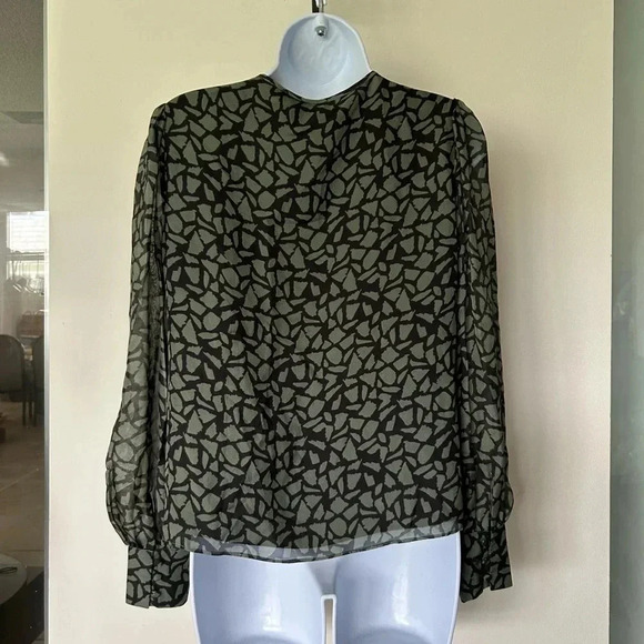 Intermix Kiera silk blouse sage green giraffe print keyhole excellent Size XS - Picture 5 of 11